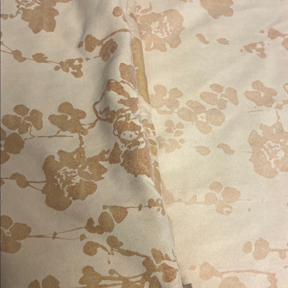 Set of 2 Pier 1 Imports Floral Pillow Covers 18x18 Neutral Beige Zipper - Picture 5 of 5
